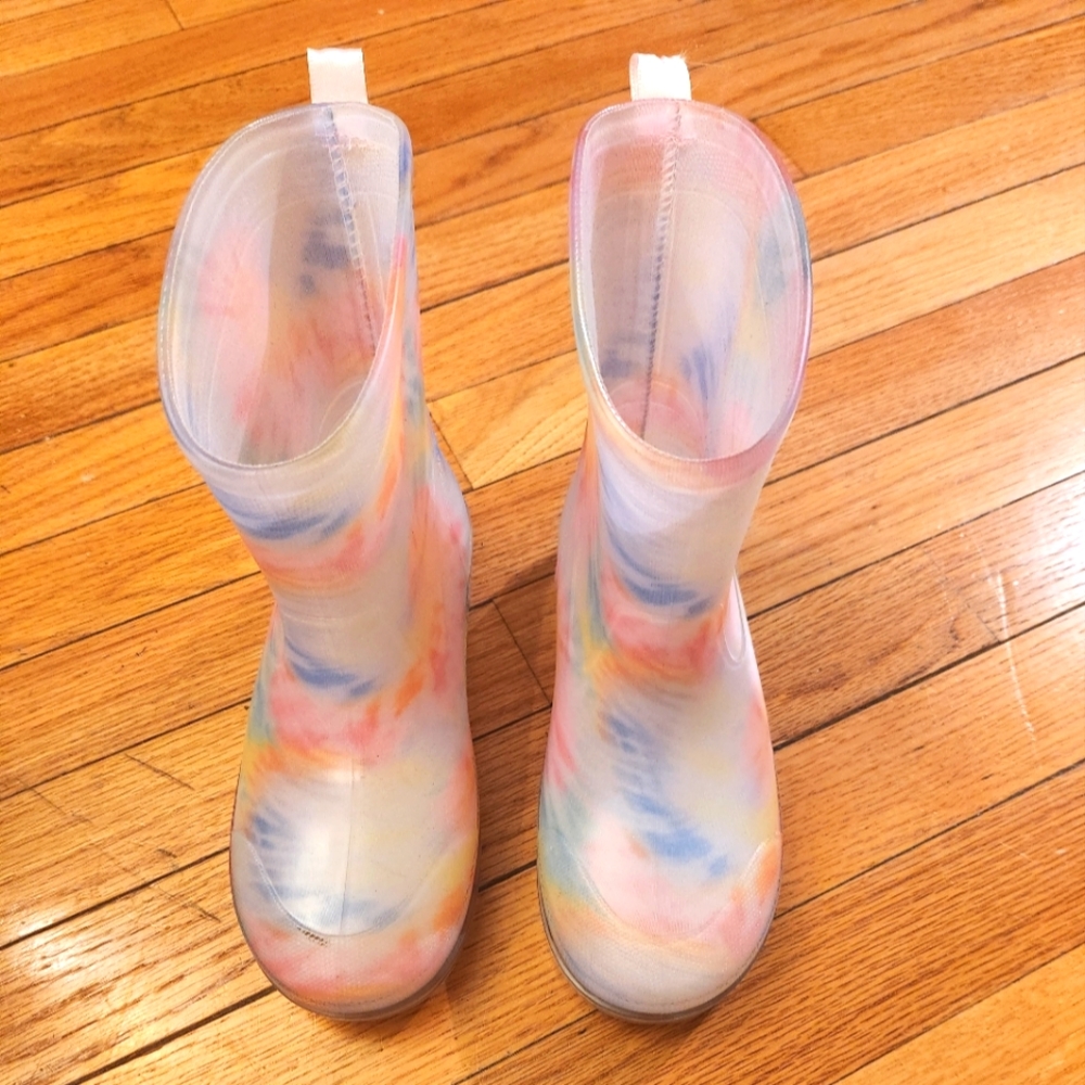 Madden Girl Light up rainboots